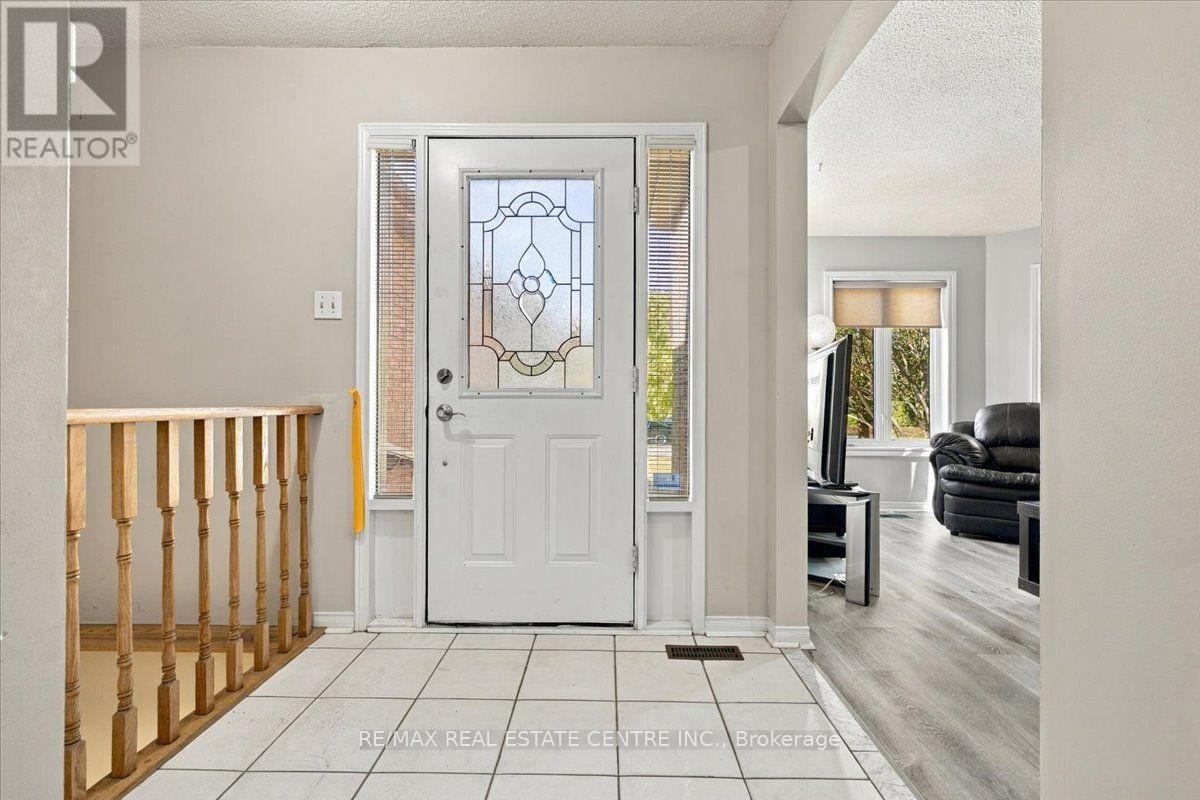 22 Birchway Place, Halton Hills (Ac Acton), Ontario  L7J 2X4 - Photo 5 - W13883062