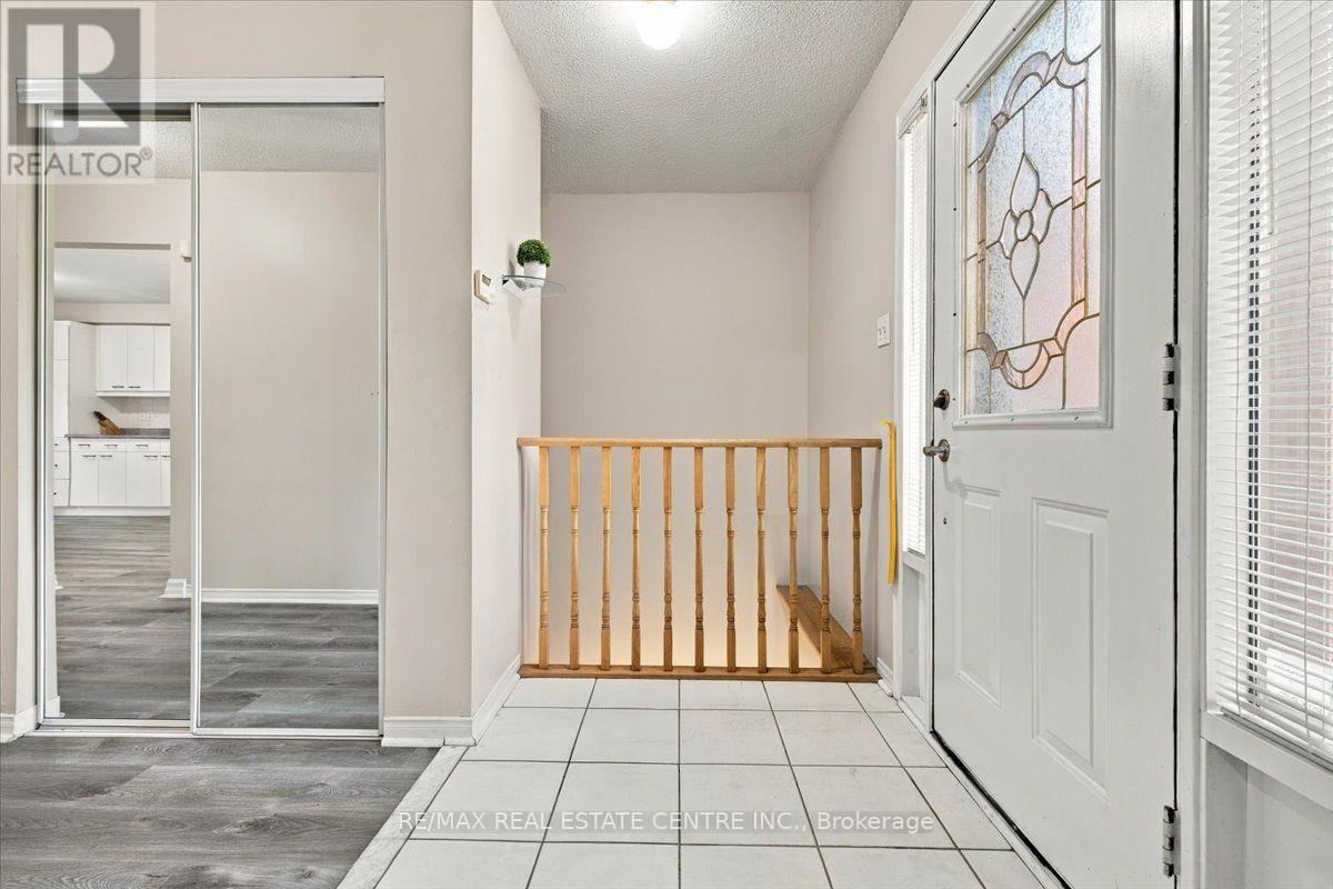 22 Birchway Place, Halton Hills (Ac Acton), Ontario  L7J 2X4 - Photo 6 - W13883062