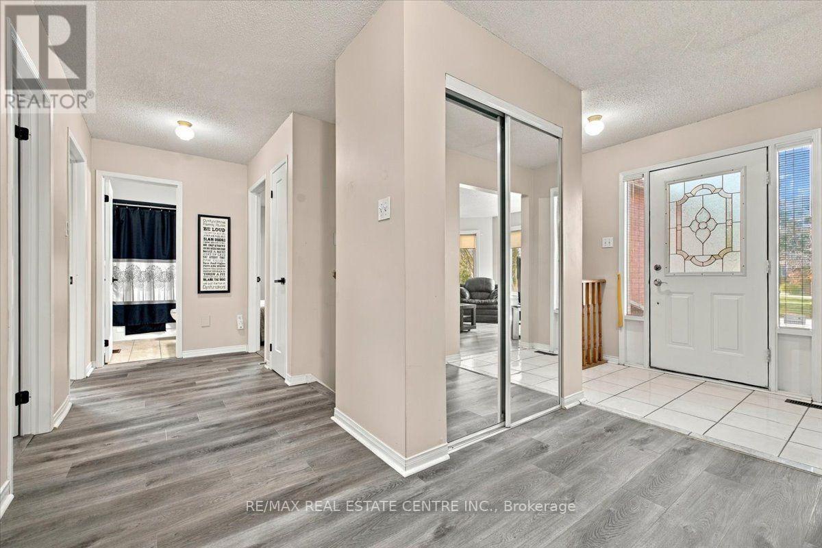 22 Birchway Place, Halton Hills (Ac Acton), Ontario  L7J 2X4 - Photo 7 - W13883062