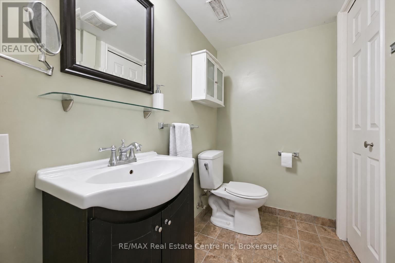 41 Prince Charles Street, Halton Hills (Georgetown), Ontario  L7G 3T9 - Photo 16 - W13883344