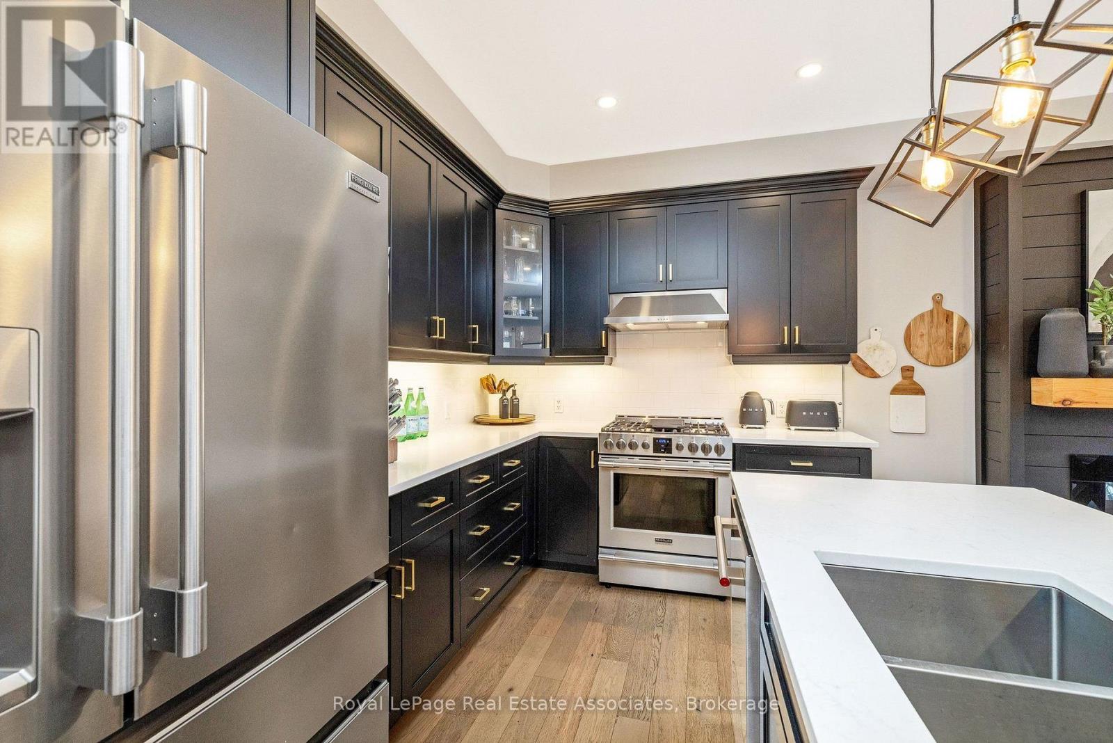 10 - 19 Braida Lane, Halton Hills (Ac Acton), Ontario  L7J 0B7 - Photo 11 - W13883752