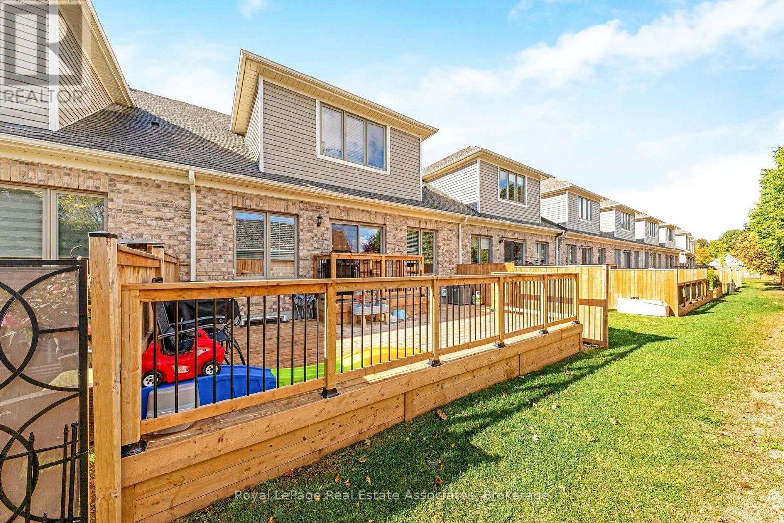 10 - 19 Braida Lane, Halton Hills (Ac Acton), Ontario  L7J 0B7 - Photo 38 - W13883752