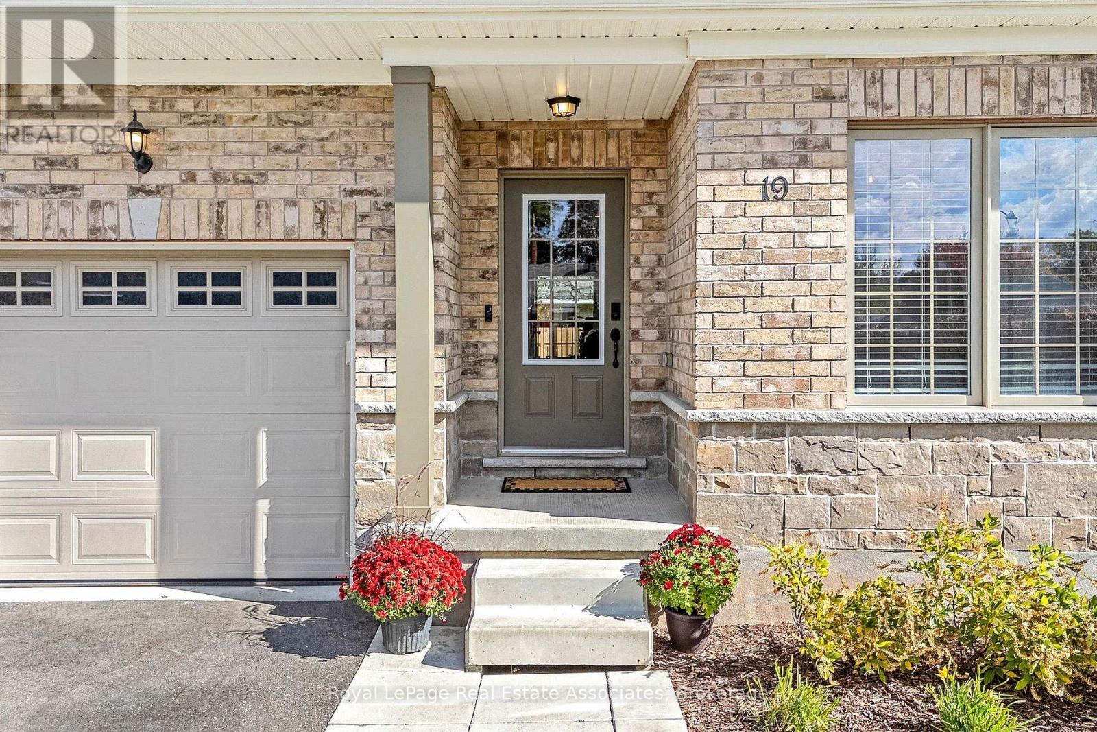 10 - 19 Braida Lane, Halton Hills (Ac Acton), Ontario  L7J 0B7 - Photo 4 - W13883752