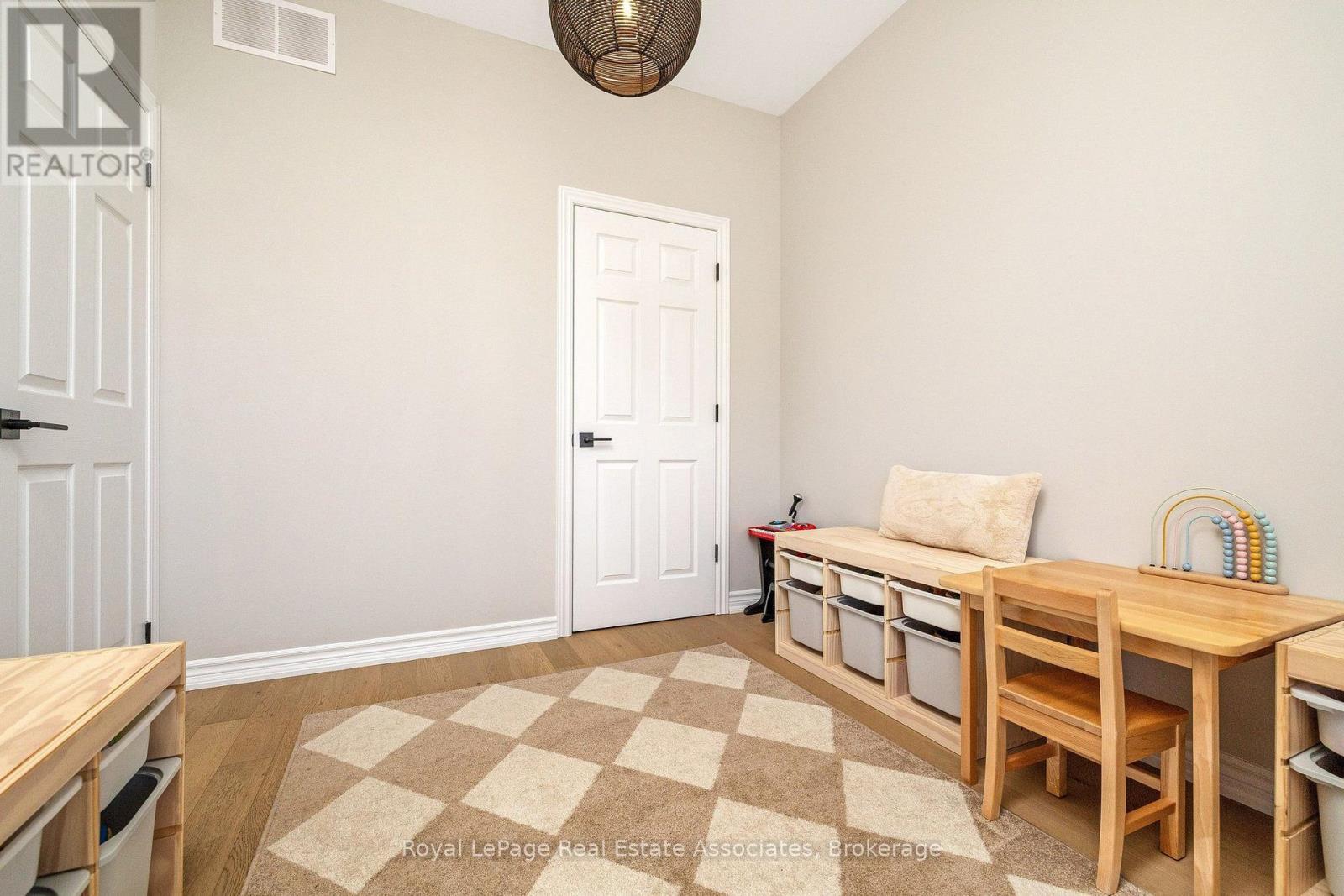 10 - 19 Braida Lane, Halton Hills (Ac Acton), Ontario  L7J 0B7 - Photo 8 - W13883752