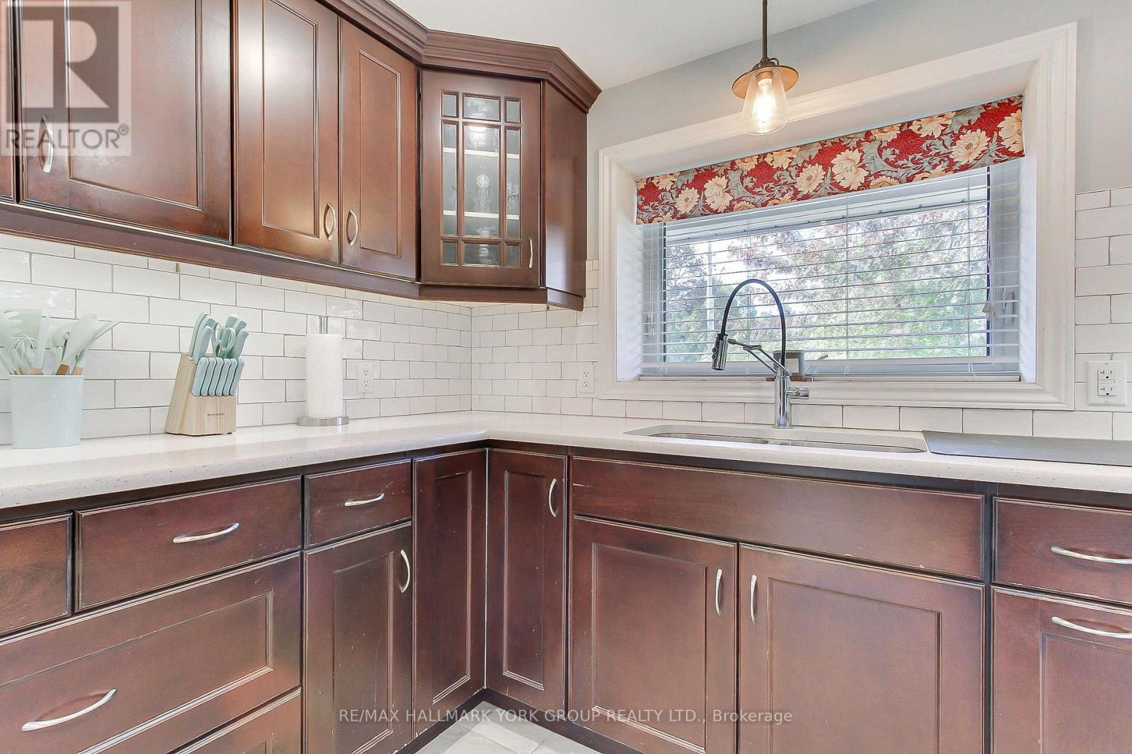 137 Churchill Road S, Halton Hills (Ac Acton), Ontario  L7J 2J5 - Photo 10 - W13886294
