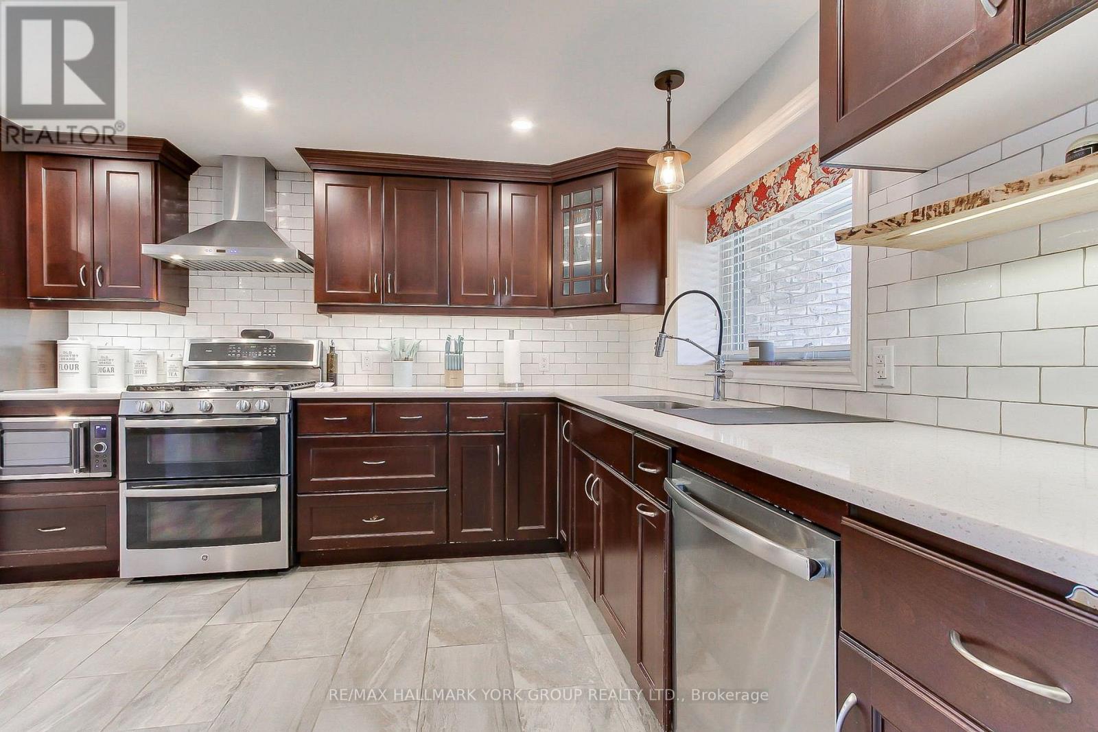 137 Churchill Road S, Halton Hills (Ac Acton), Ontario  L7J 2J5 - Photo 11 - W13886294