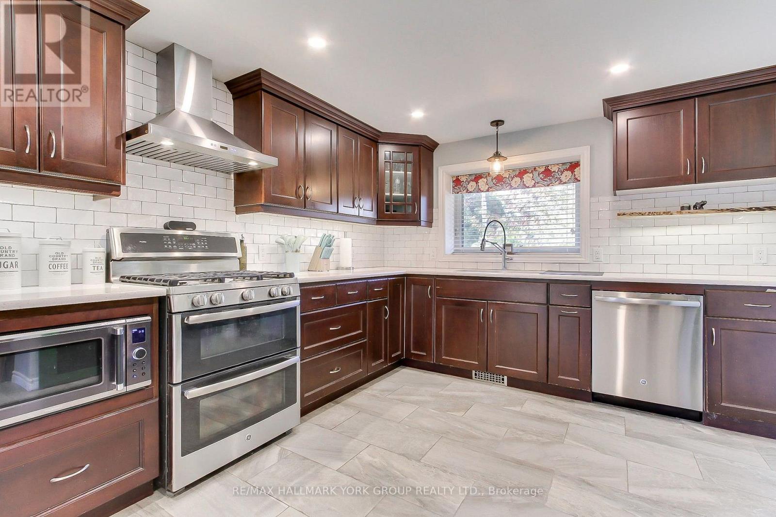 137 Churchill Road S, Halton Hills (Ac Acton), Ontario  L7J 2J5 - Photo 8 - W13886294