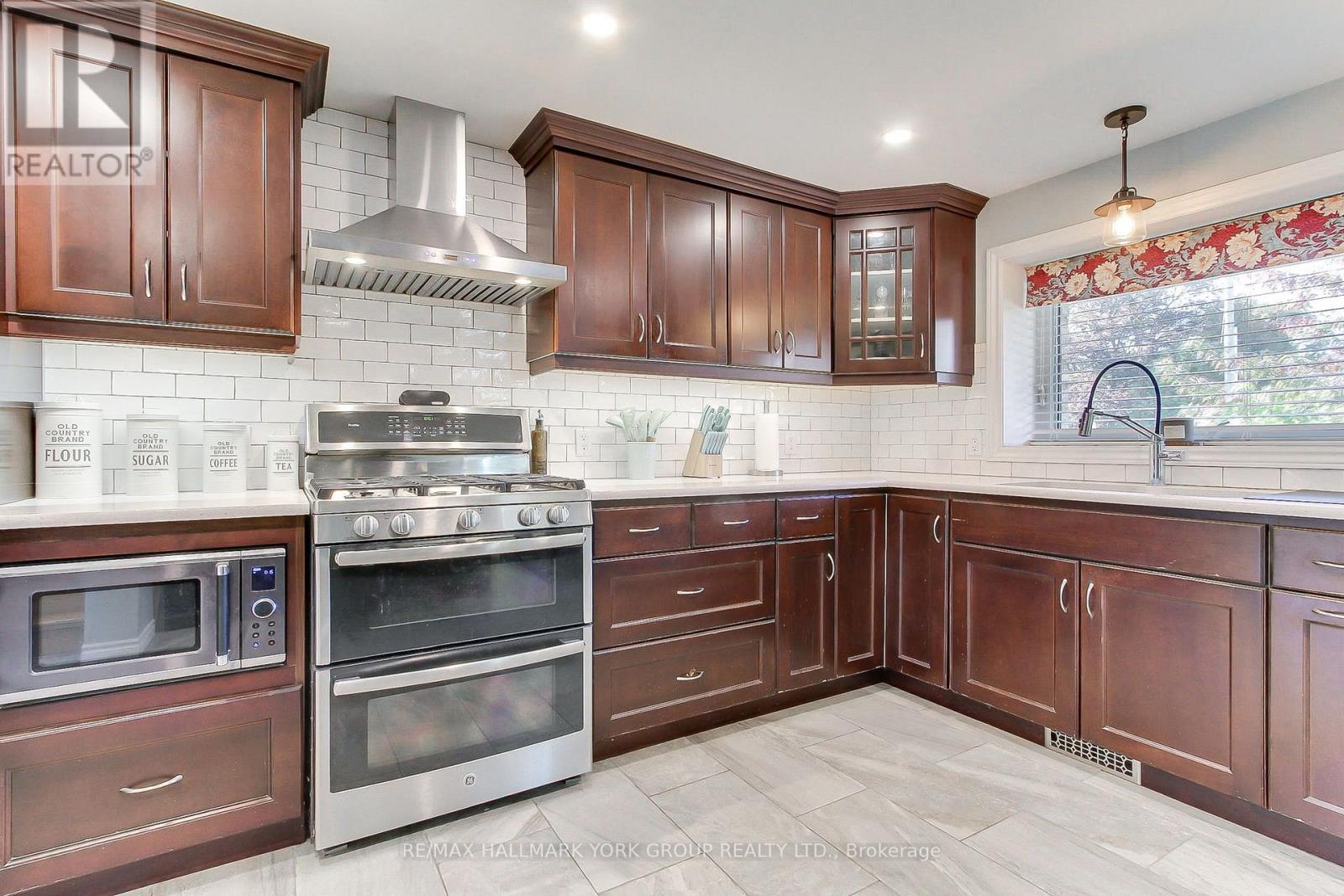 137 Churchill Road S, Halton Hills (Ac Acton), Ontario  L7J 2J5 - Photo 9 - W13886294