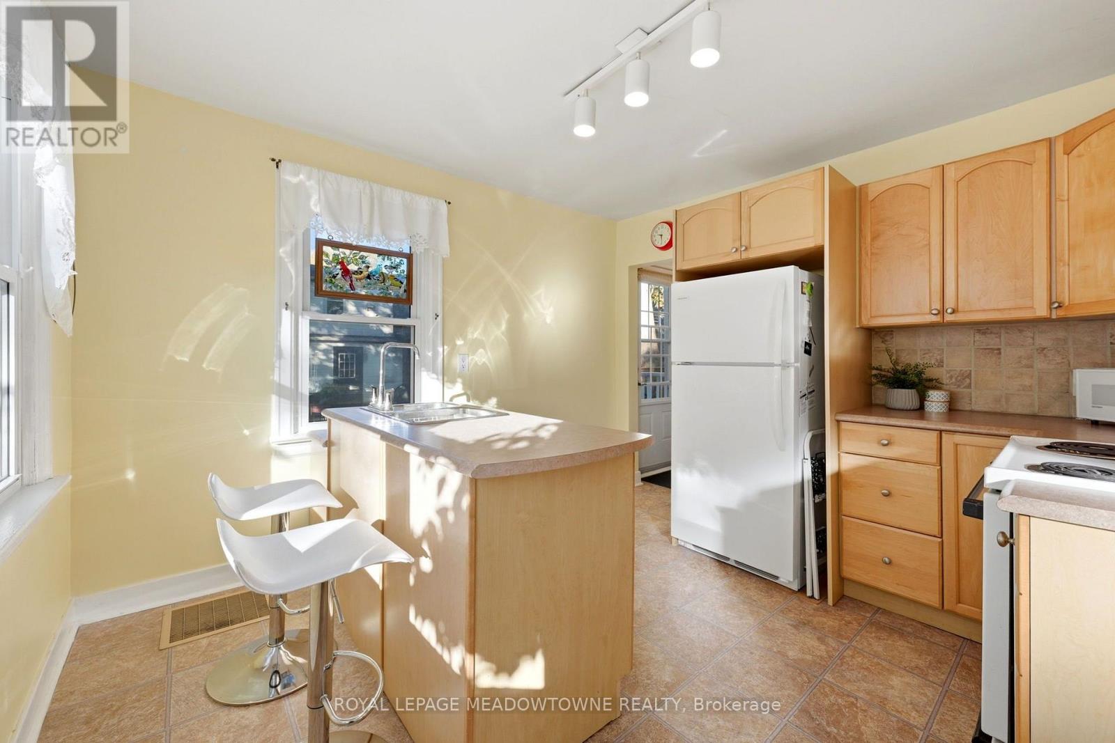 33 Durham Street, Halton Hills (Georgetown), Ontario  L7G 1Z8 - Photo 14 - W13934048