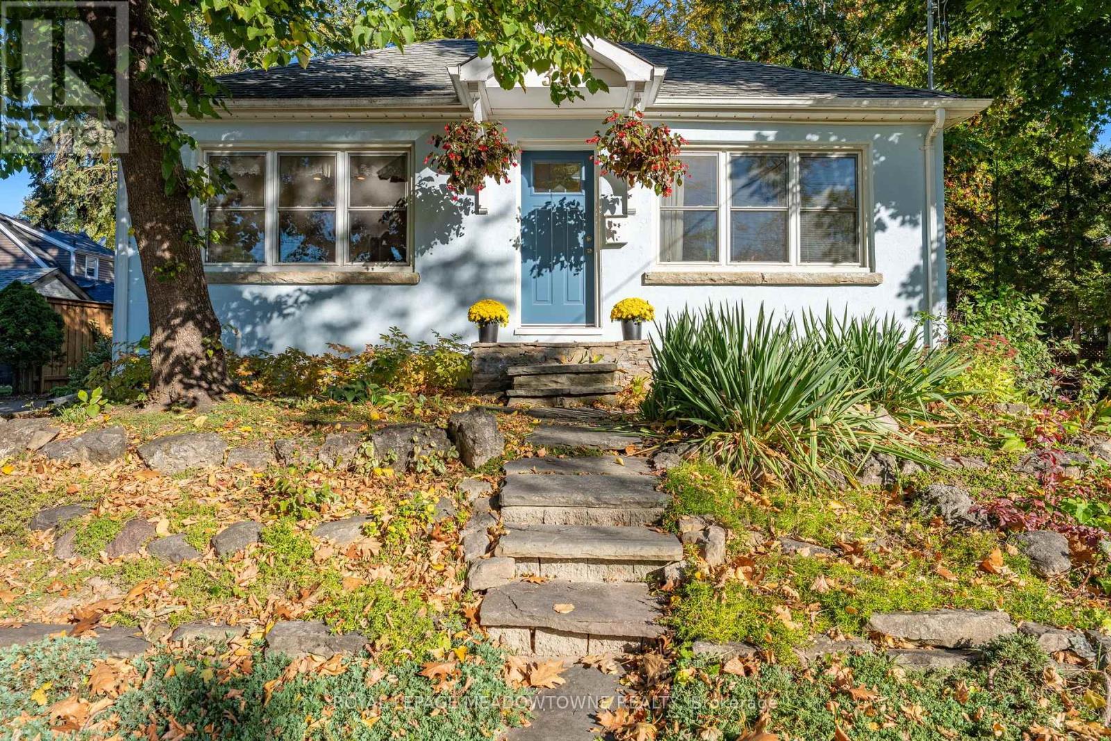 33 Durham Street, Halton Hills (Georgetown), Ontario  L7G 1Z8 - Photo 2 - W13934048