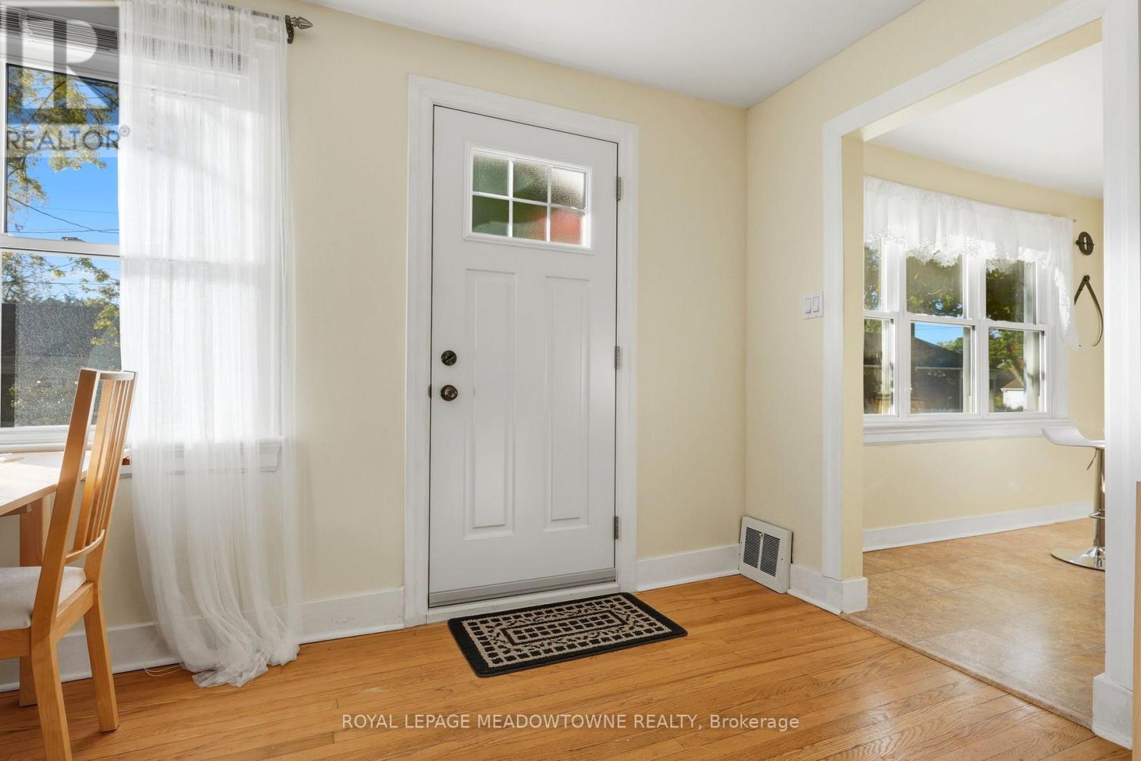 33 Durham Street, Halton Hills (Georgetown), Ontario  L7G 1Z8 - Photo 6 - W13934048