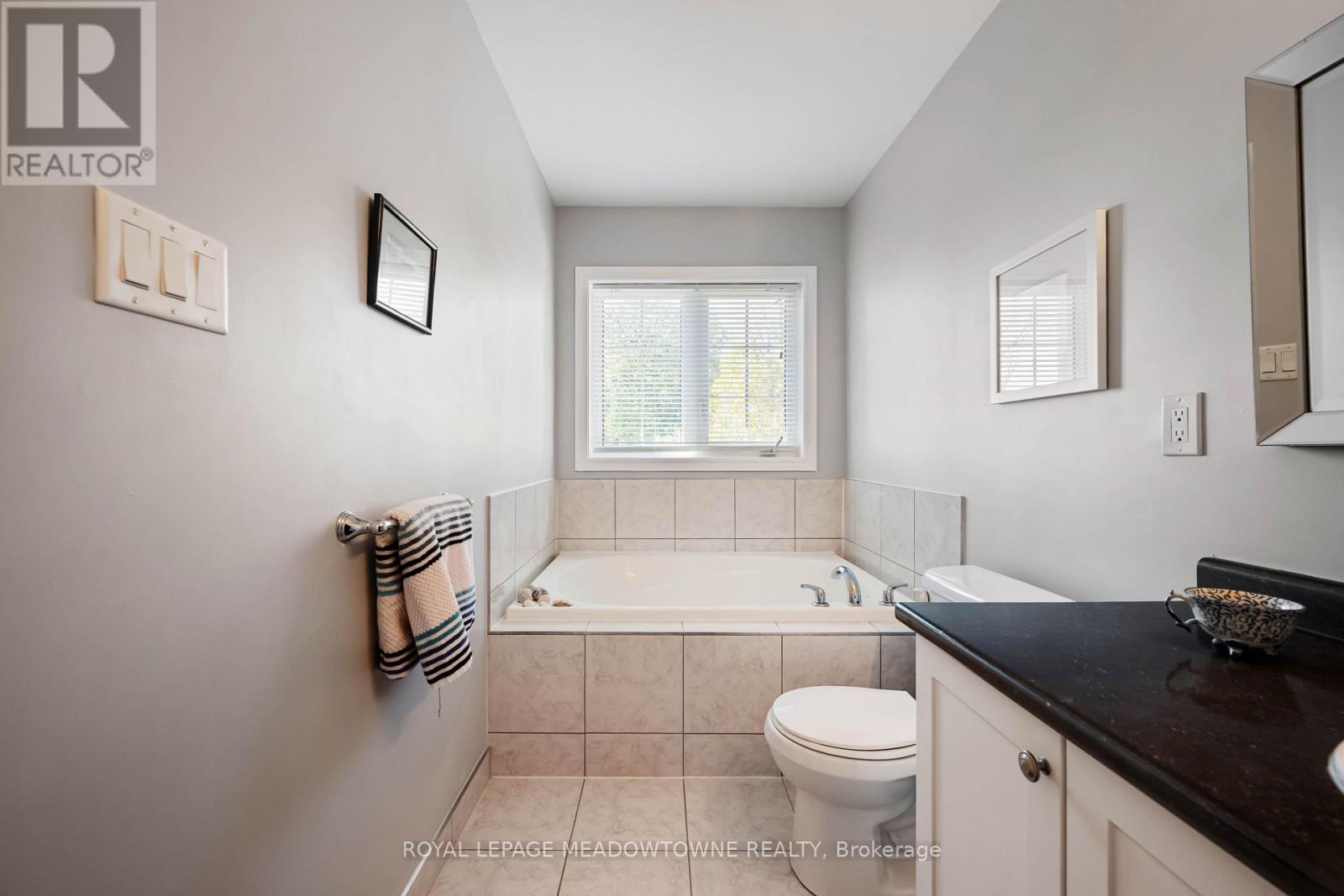 16 Ridgegate Crescent, Halton Hills (Georgetown), Ontario  L7G 0L1 - Photo 34 - W14010622