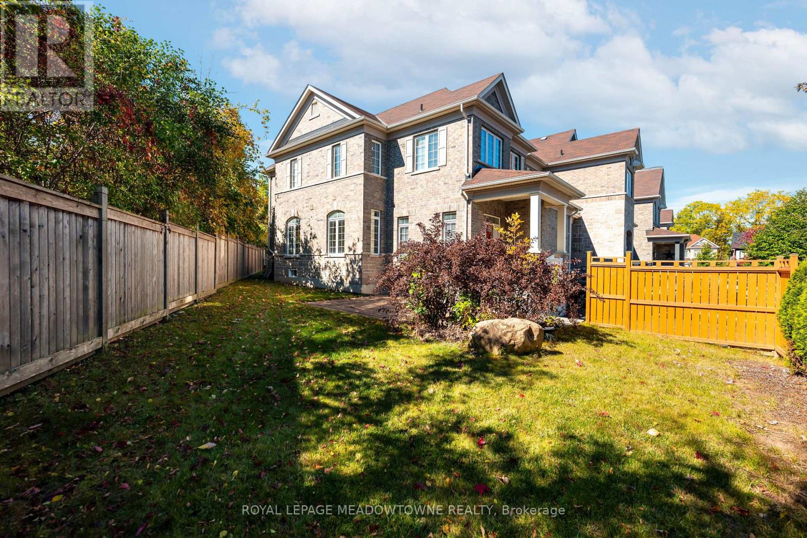 16 Ridgegate Crescent, Halton Hills (Georgetown), Ontario  L7G 0L1 - Photo 9 - W14010622