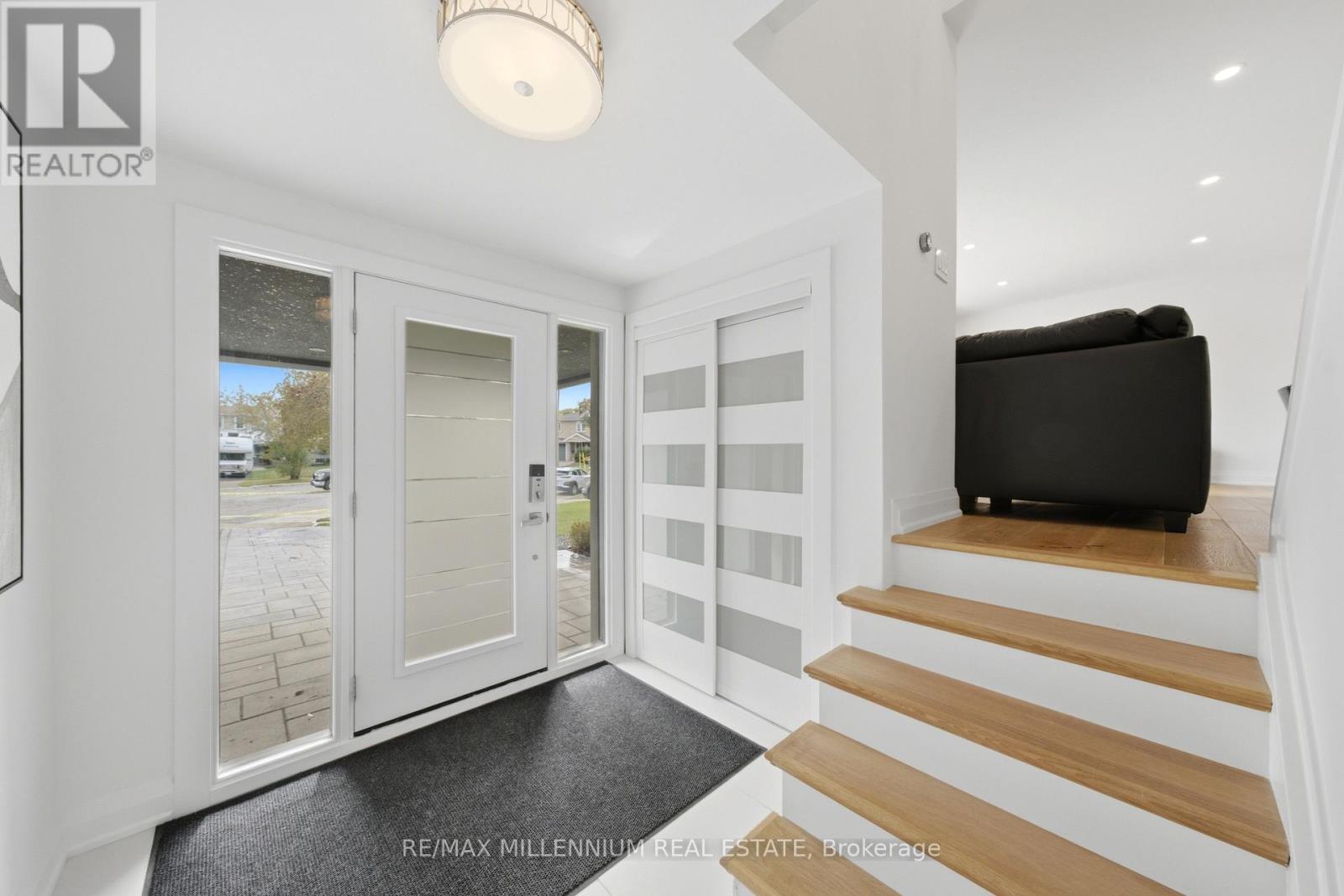 14 Crombie Place, Halton Hills (Georgetown), Ontario  L7G 1K2 - Photo 6 - W14033702