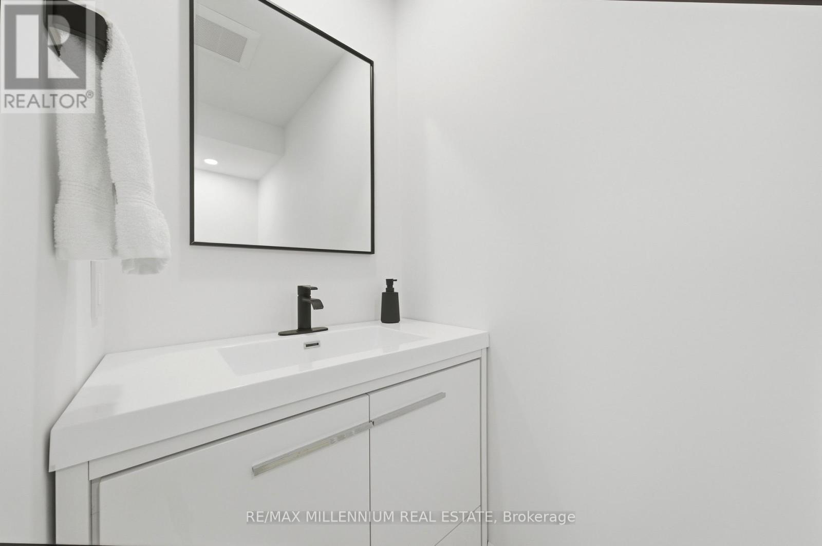 14 Crombie Place, Halton Hills (Georgetown), Ontario  L7G 1K2 - Photo 8 - W14033702