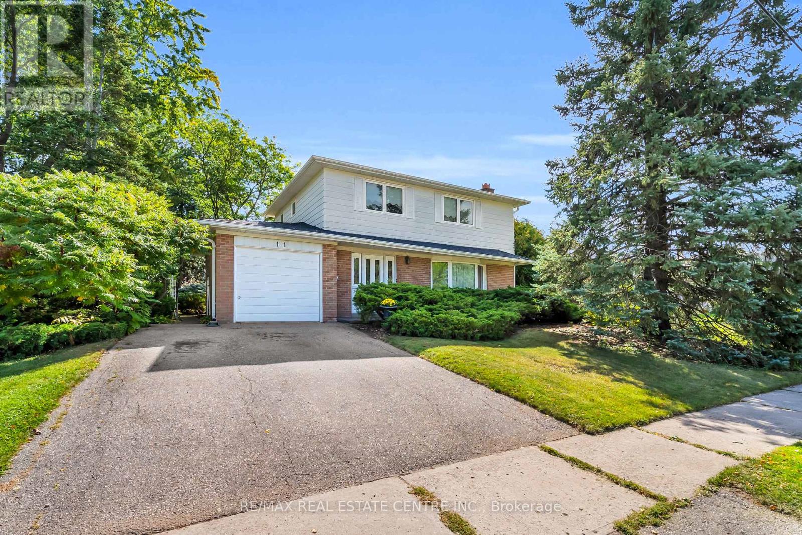 11 Dawson Crescent, Halton Hills (Georgetown), Ontario  L7G 1H3 - Photo 2 - W14033744