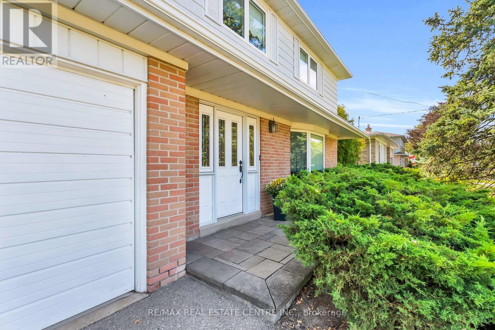 11 Dawson Crescent, Halton Hills (Georgetown), Ontario  L7G 1H3 - Photo 6 - W14033744