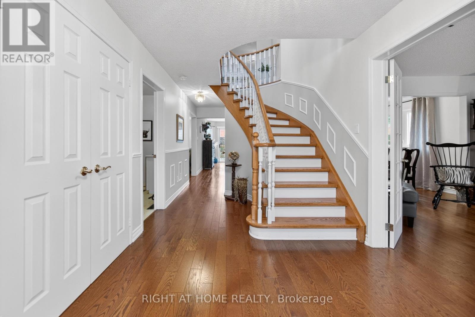 17 Eaton Street, Halton Hills (Georgetown), Ontario  L7G 5L4 - Photo 2 - W14080948