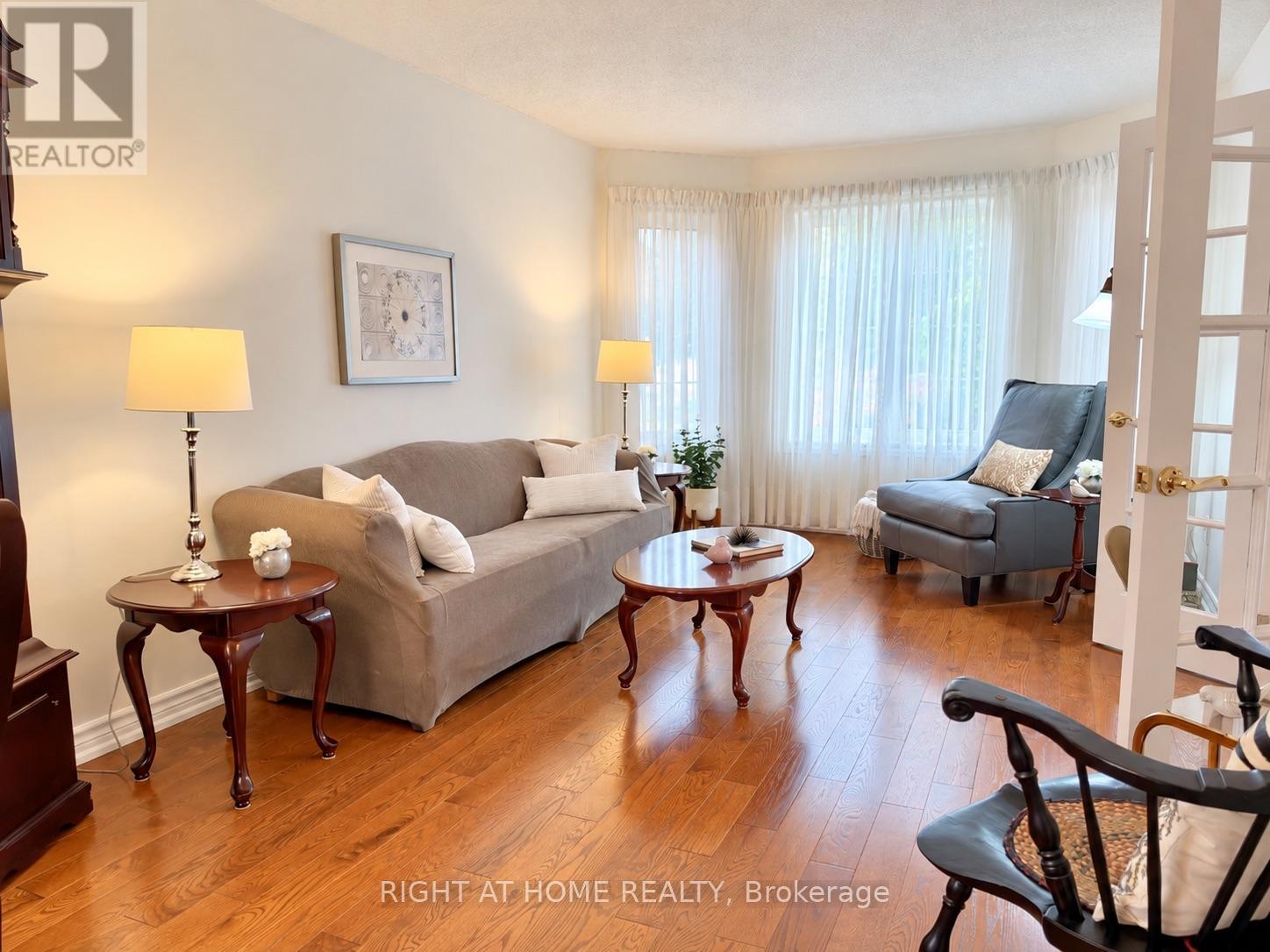 17 Eaton Street, Halton Hills (Georgetown), Ontario  L7G 5L4 - Photo 4 - W14080948