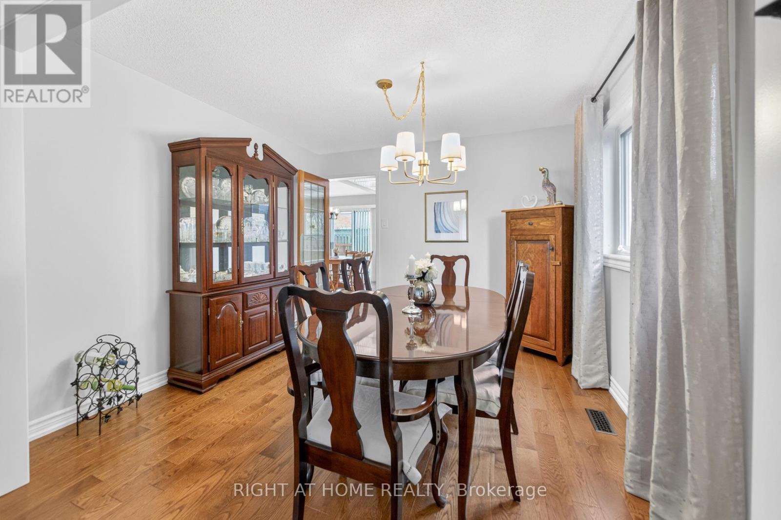 17 Eaton Street, Halton Hills (Georgetown), Ontario  L7G 5L4 - Photo 5 - W14080948