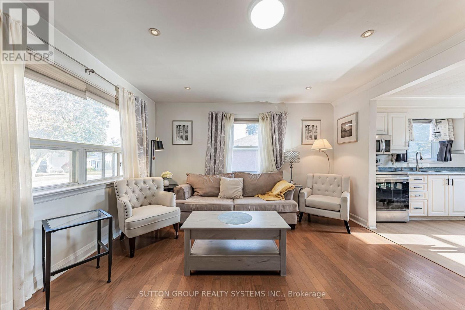 22 Arletta Street, Halton Hills (Georgetown), Ontario  L7G 3J3 - Photo 4 - W14084380