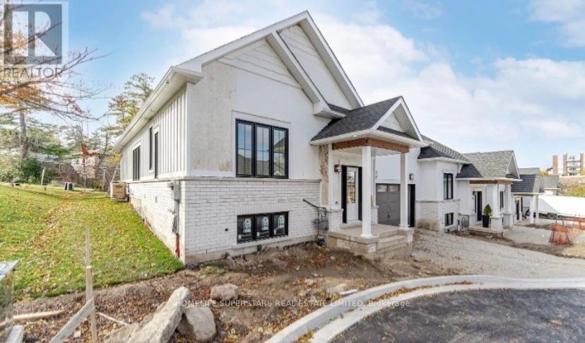 8 Santa Barbra Lane, Halton Hills (Georgetown), Ontario  L7G 0P7 - Photo 1 - W14090462