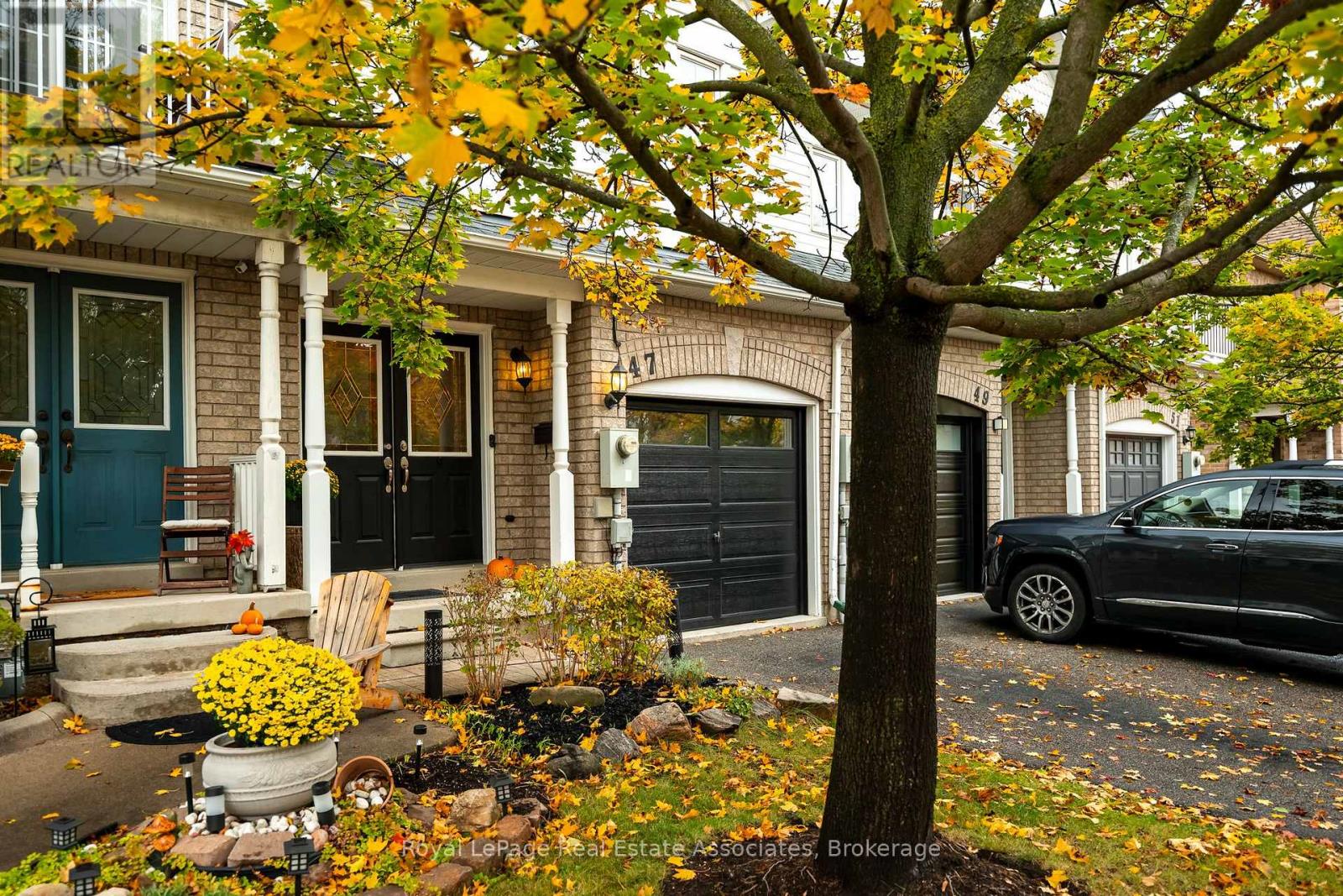 47 Bradley Drive, Halton Hills (Georgetown), Ontario  L7G 6B6 - Photo 2 - W14090938