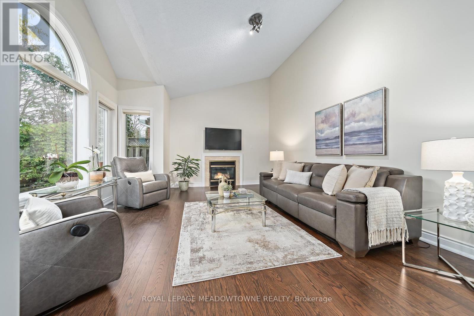 54 Grist Mill Drive, Halton Hills (Georgetown), Ontario  L7G 6C1 - Photo 8 - W14092502