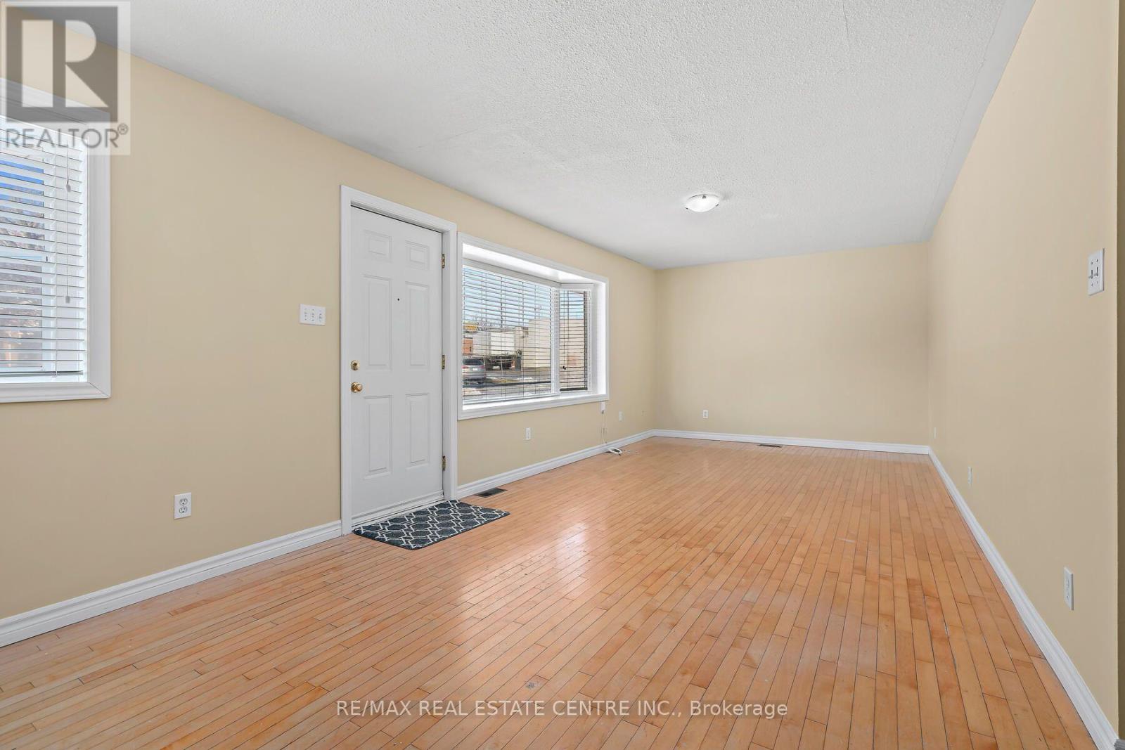 7 Rexway Drive, Halton Hills (Georgetown), Ontario  L7G 1P9 - Photo 2 - W14097808