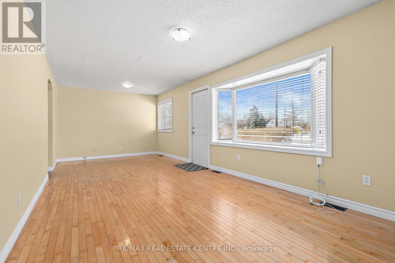 7 Rexway Drive, Halton Hills (Georgetown), Ontario  L7G 1P9 - Photo 3 - W14097808