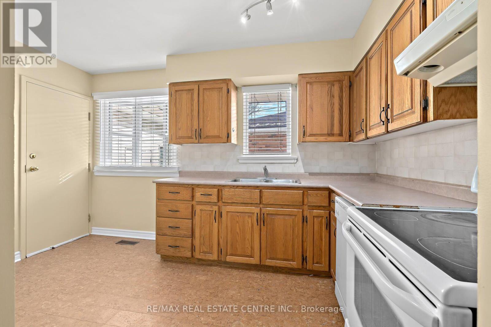 7 Rexway Drive, Halton Hills (Georgetown), Ontario  L7G 1P9 - Photo 4 - W14097808
