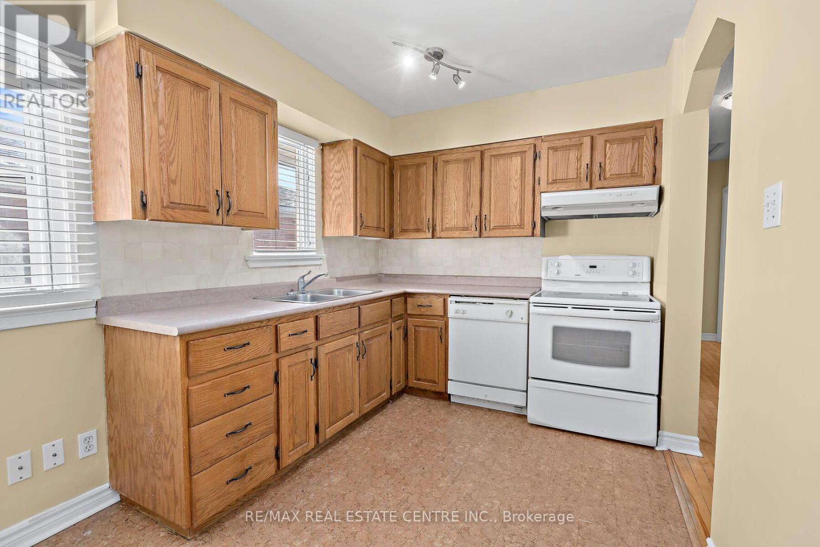 7 Rexway Drive, Halton Hills (Georgetown), Ontario  L7G 1P9 - Photo 5 - W14097808