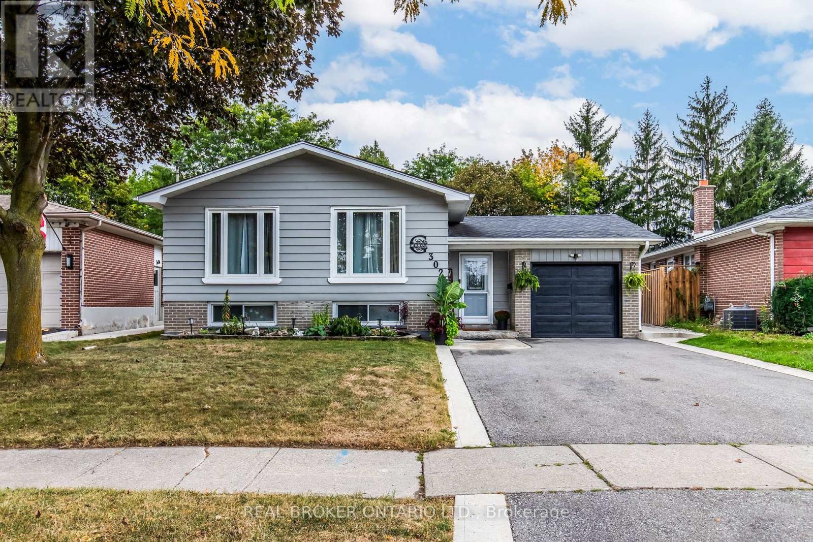 302 Delrex Boulevard, Halton Hills (Georgetown), Ontario  L7G 4G8 - Photo 1 - W14108728