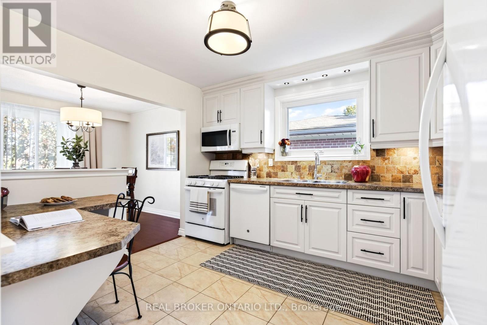 302 Delrex Boulevard, Halton Hills (Georgetown), Ontario  L7G 4G8 - Photo 10 - W14108728