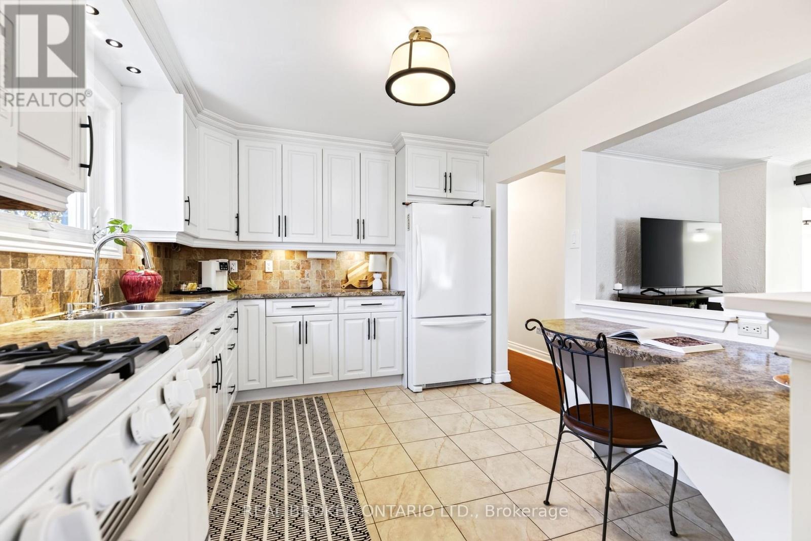 302 Delrex Boulevard, Halton Hills (Georgetown), Ontario  L7G 4G8 - Photo 11 - W14108728