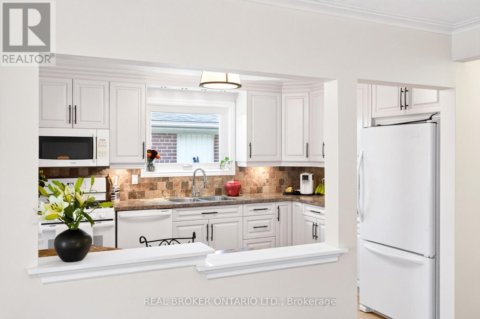 302 Delrex Boulevard, Halton Hills (Georgetown), Ontario  L7G 4G8 - Photo 13 - W14108728