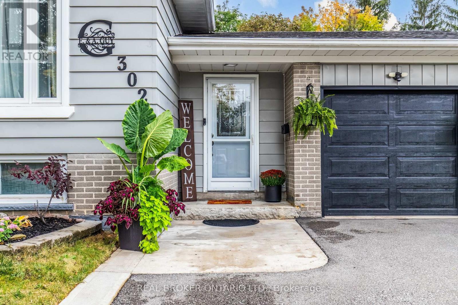 302 Delrex Boulevard, Halton Hills (Georgetown), Ontario  L7G 4G8 - Photo 3 - W14108728