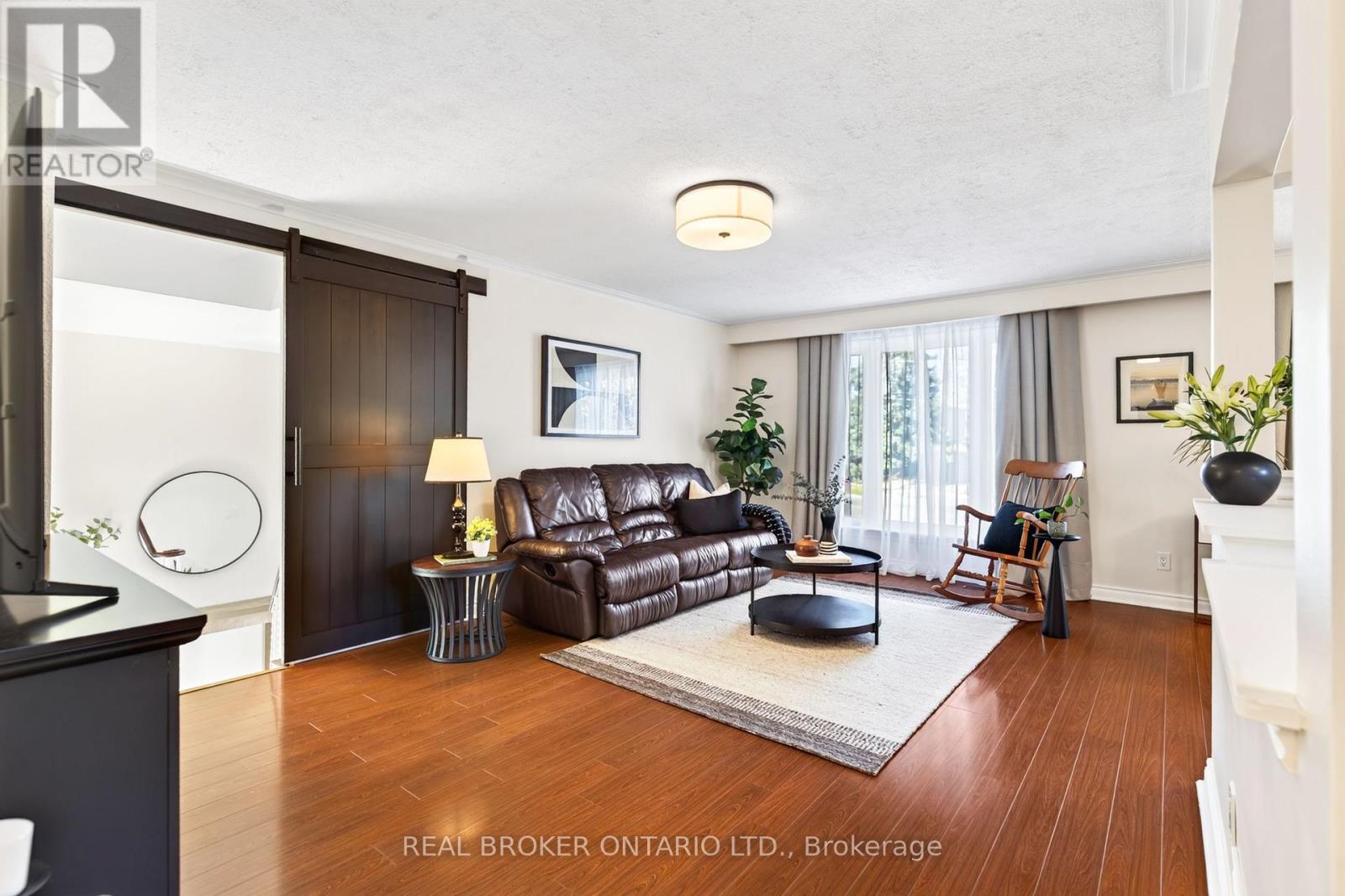 302 Delrex Boulevard, Halton Hills (Georgetown), Ontario  L7G 4G8 - Photo 6 - W14108728