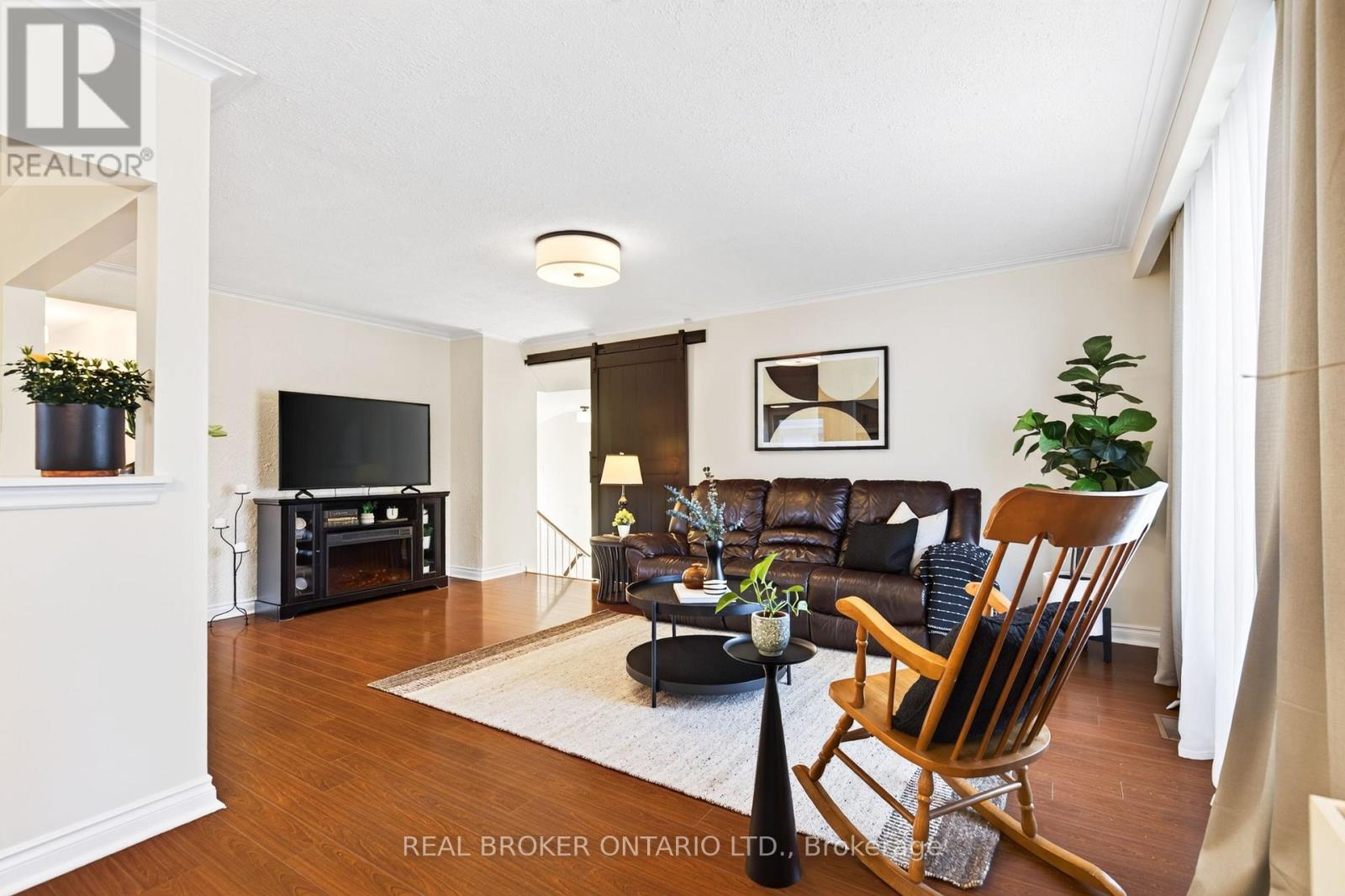 302 Delrex Boulevard, Halton Hills (Georgetown), Ontario  L7G 4G8 - Photo 7 - W14108728