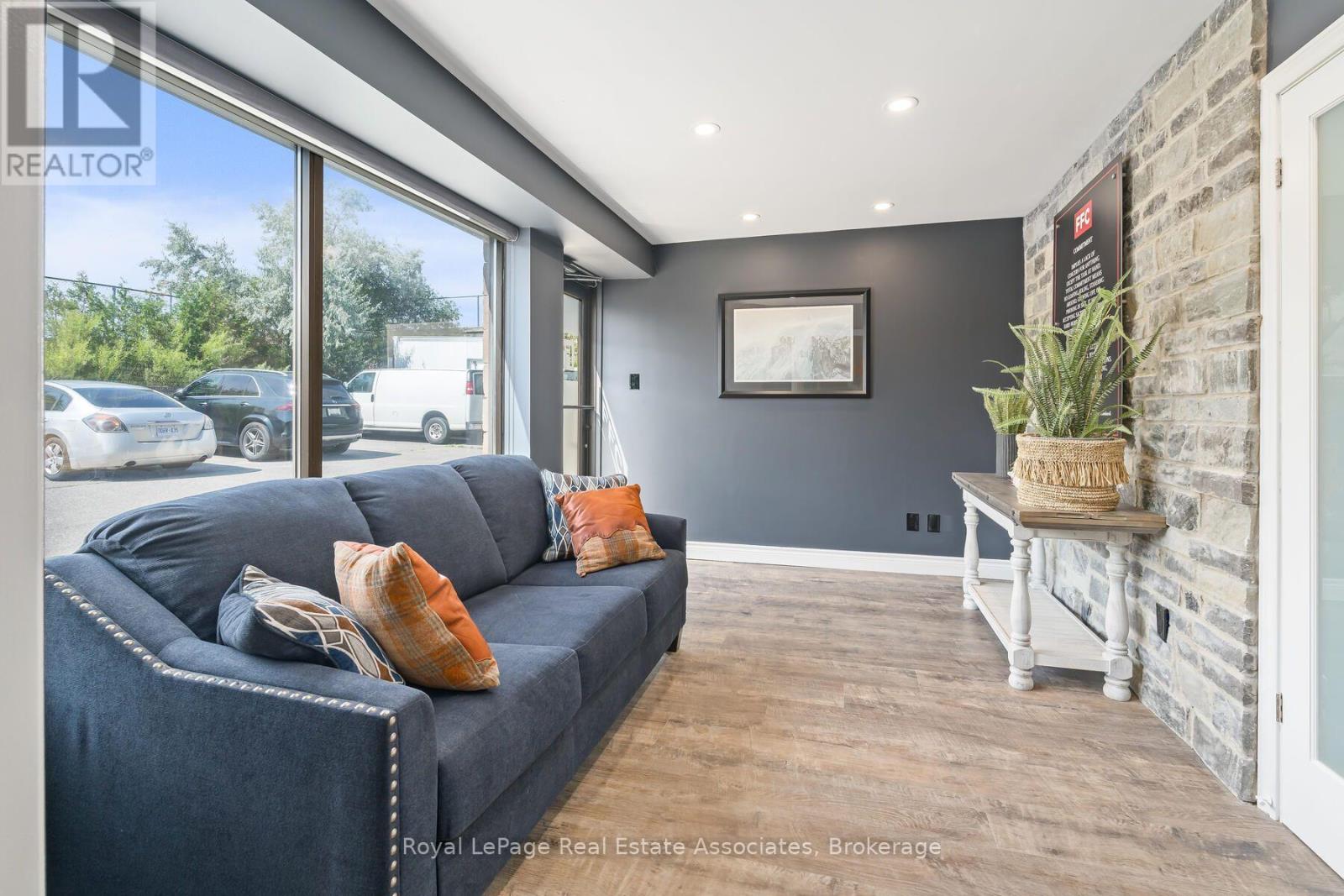 9 - 150 Armstrong Avenue, Halton Hills (Georgetown), Ontario  L7G 5G8 - Photo 4 - W14109510