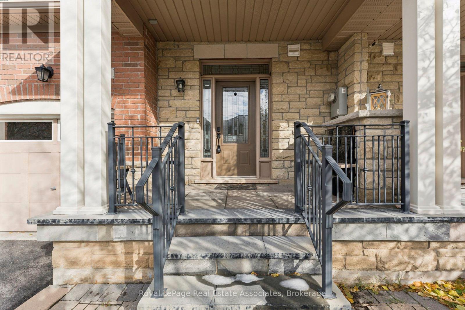 12 Diamond Leaf Lane, Halton Hills (Georgetown), Ontario  L7G 0G7 - Photo 2 - W14111852