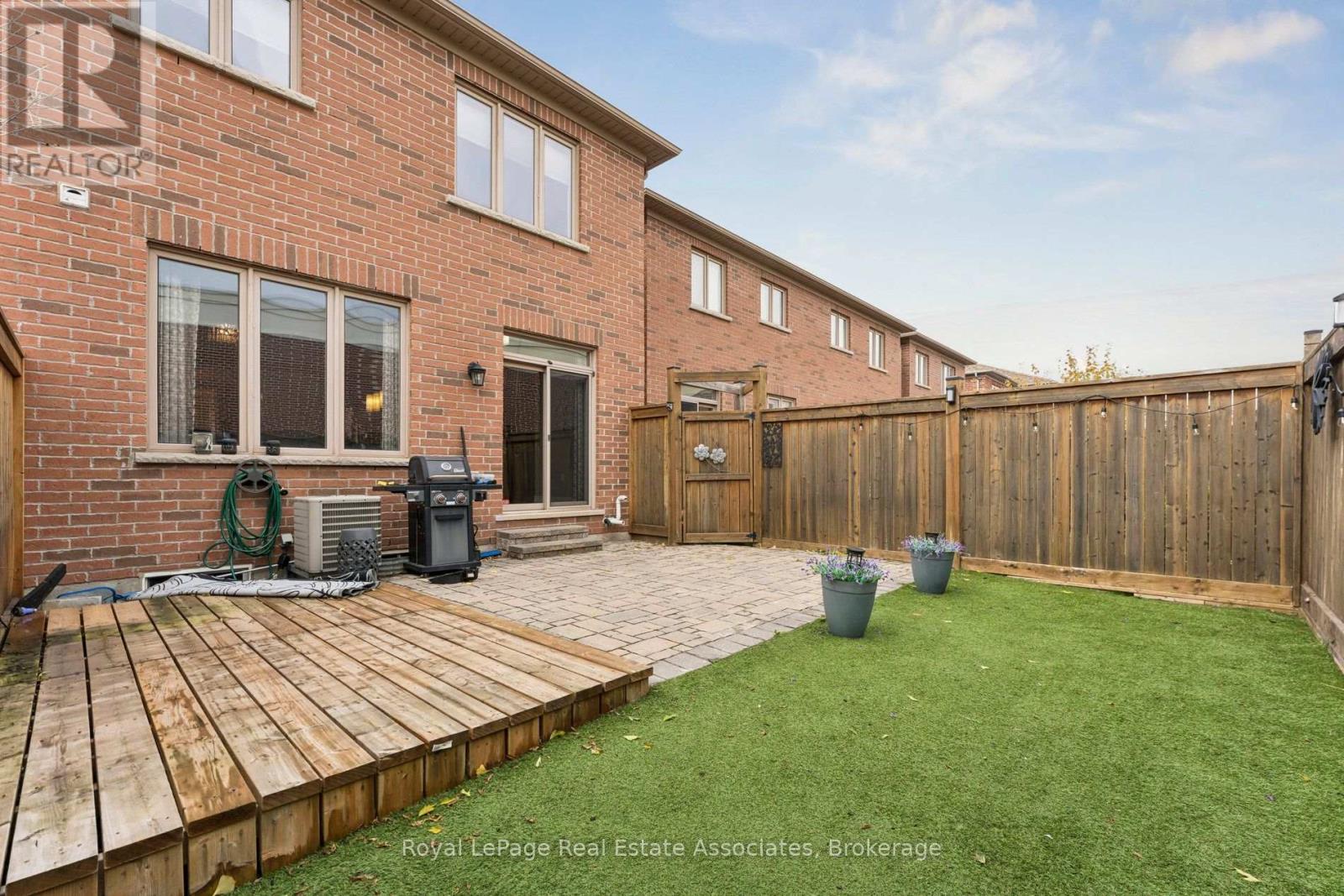 12 Diamond Leaf Lane, Halton Hills (Georgetown), Ontario  L7G 0G7 - Photo 35 - W14111852
