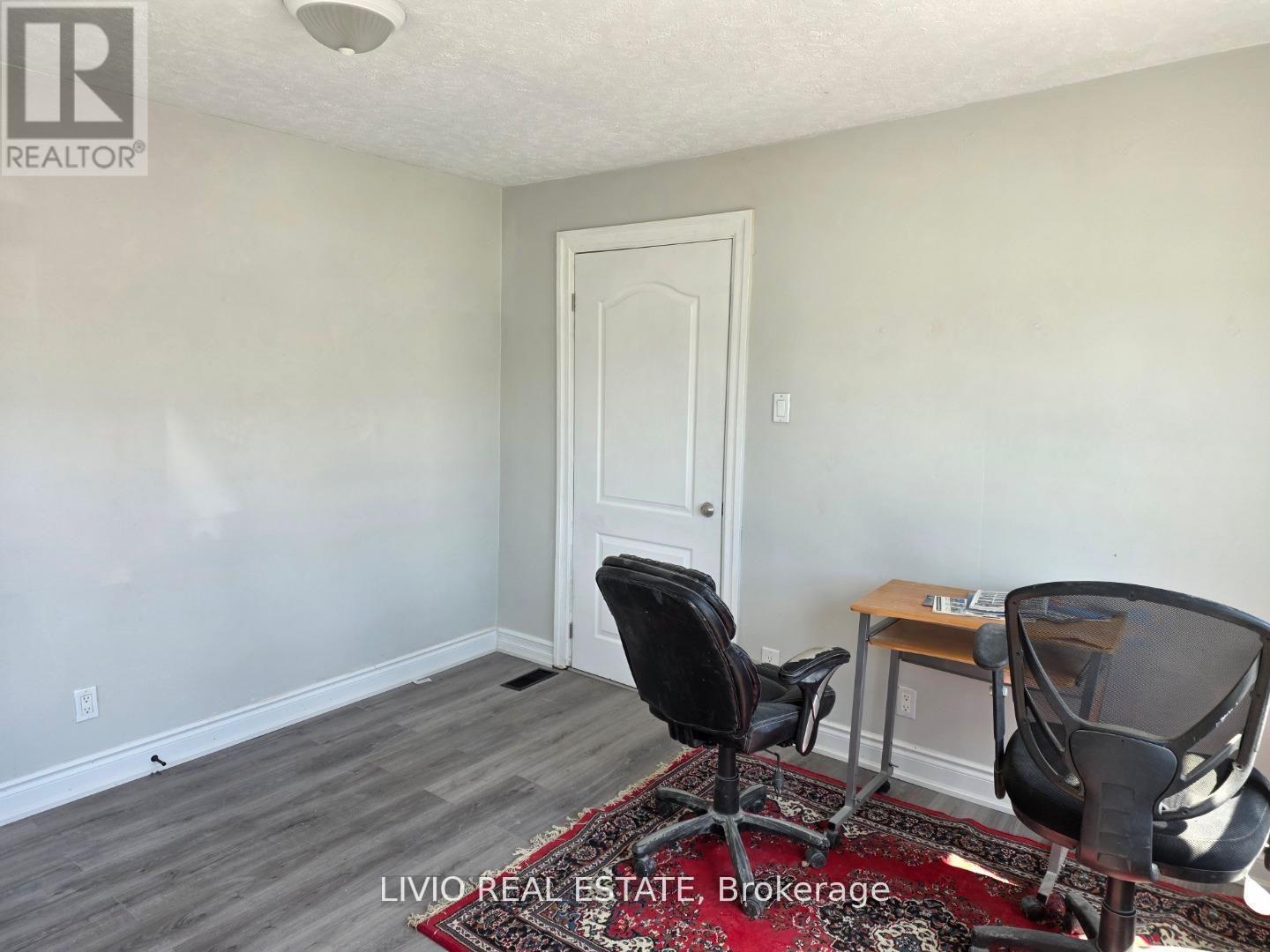 323 Queen Street E, Halton Hills (Ac Acton), Ontario  L7J 1R1 - Photo 10 - W14111996