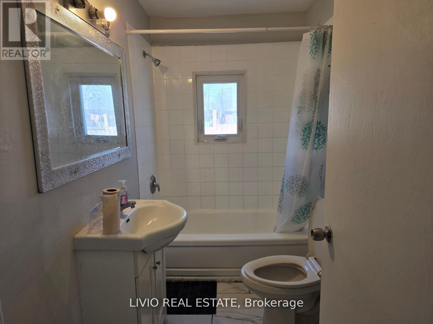 323 Queen Street E, Halton Hills (Ac Acton), Ontario  L7J 1R1 - Photo 12 - W14111996