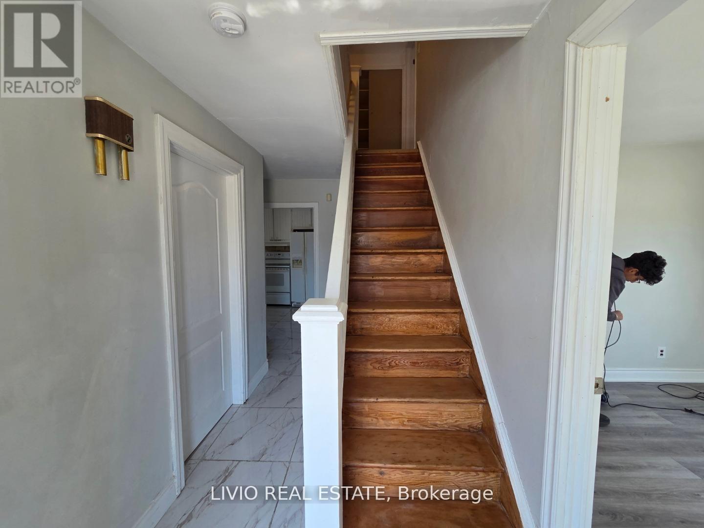 323 Queen Street E, Halton Hills (Ac Acton), Ontario  L7J 1R1 - Photo 21 - W14111996