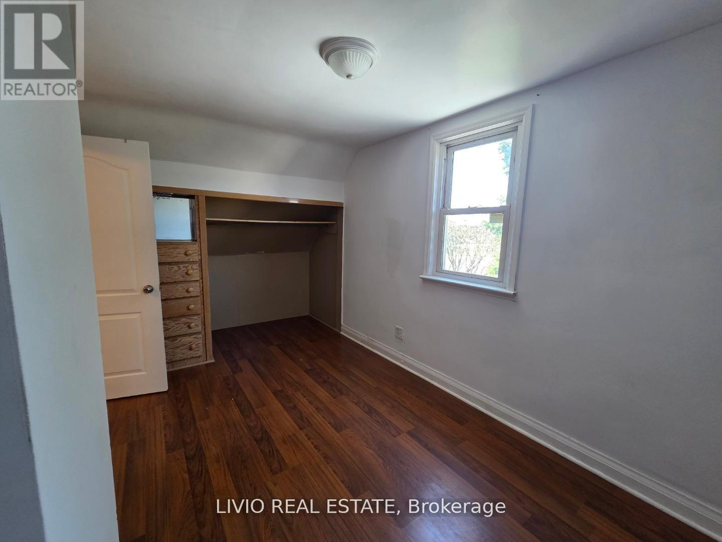 323 Queen Street E, Halton Hills (Ac Acton), Ontario  L7J 1R1 - Photo 5 - W14111996