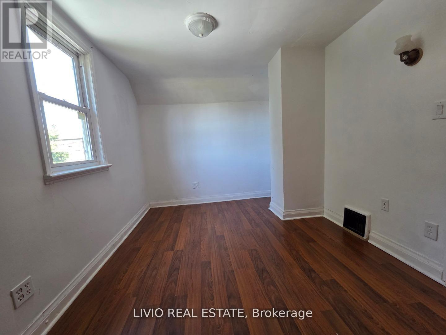 323 Queen Street E, Halton Hills (Ac Acton), Ontario  L7J 1R1 - Photo 6 - W14111996