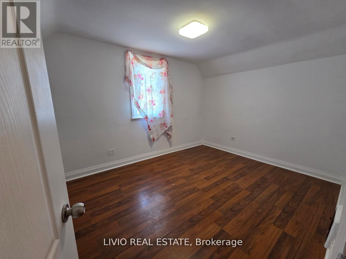 323 Queen Street E, Halton Hills (Ac Acton), Ontario  L7J 1R1 - Photo 9 - W14111996
