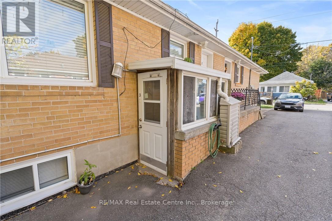 17 Academy Road, Halton Hills (Georgetown), Ontario  L7G 3N7 - Photo 2 - W14112778