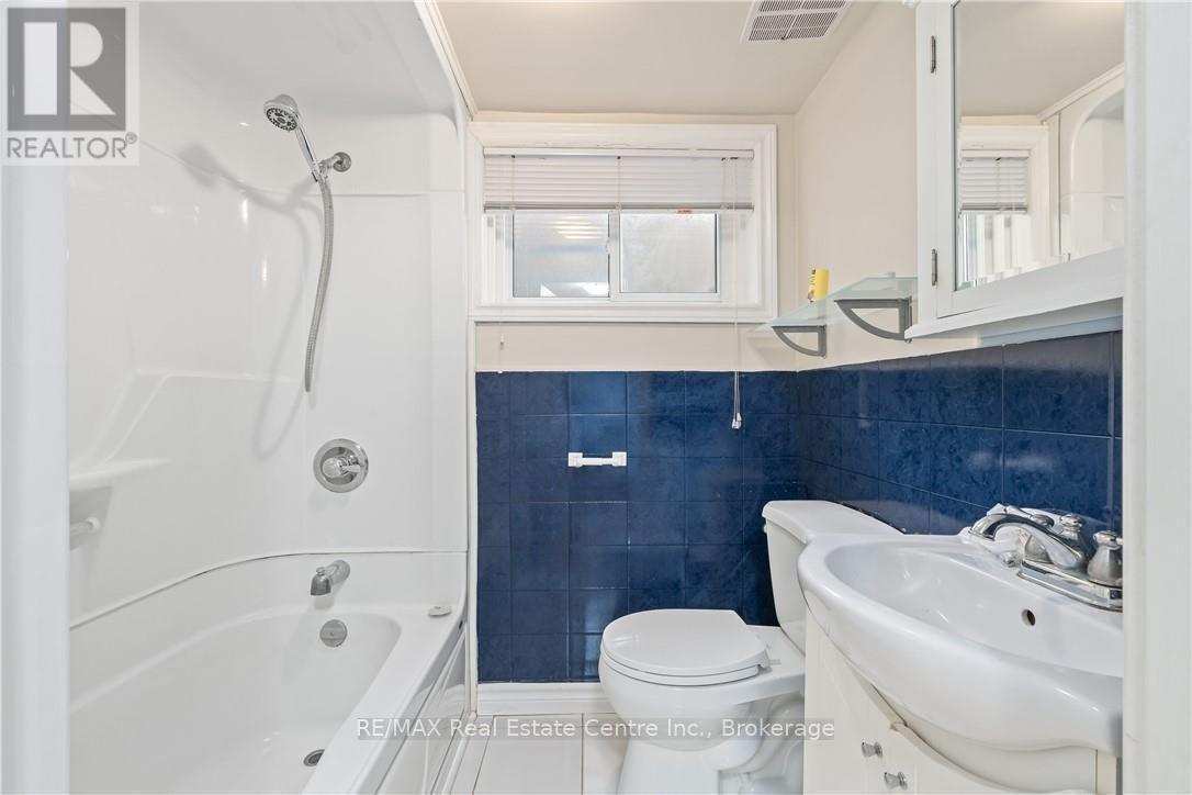 17 Academy Road, Halton Hills (Georgetown), Ontario  L7G 3N7 - Photo 6 - W14112778